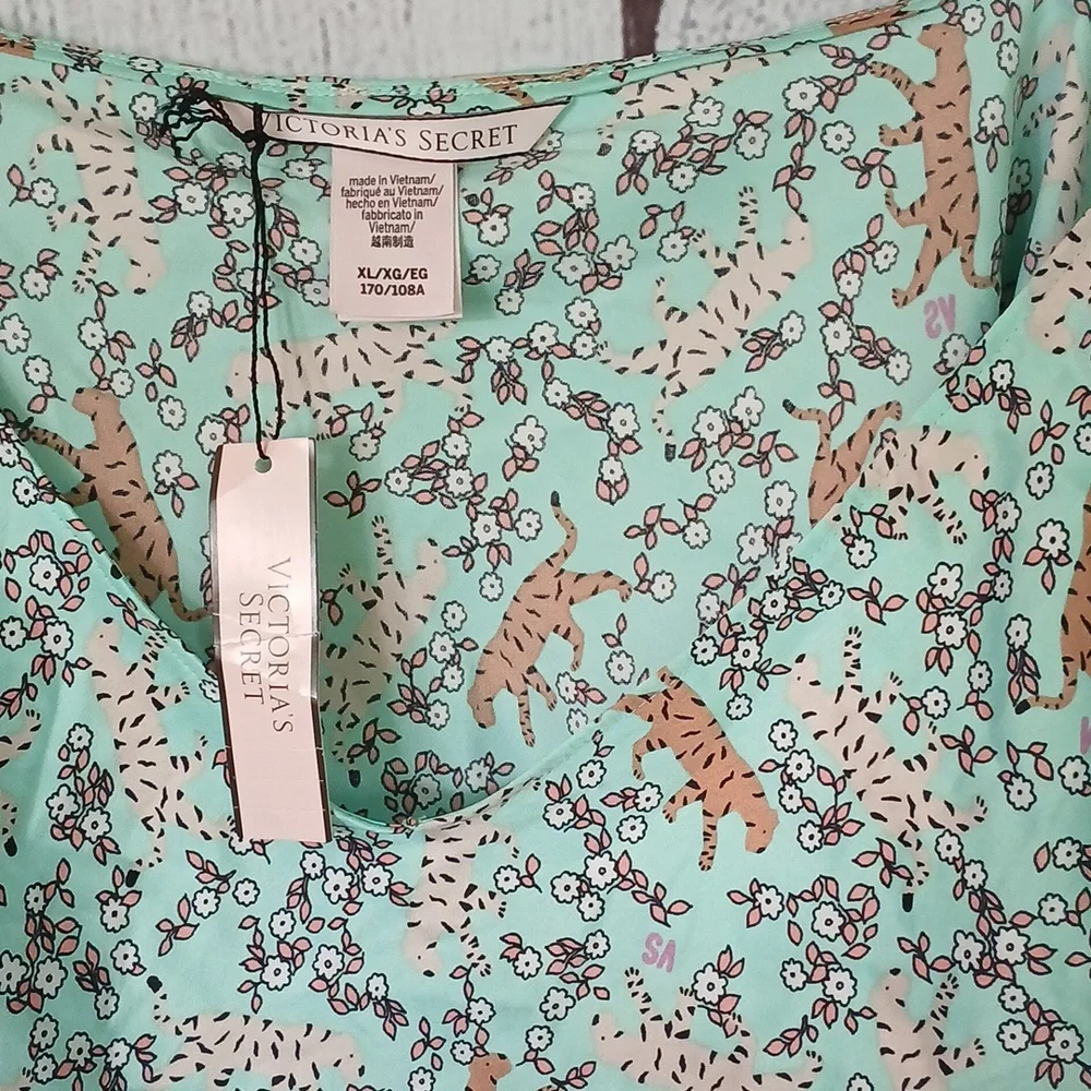 Victoria's Secret NWT pretty tiger floral printed satin cami size Extra Large